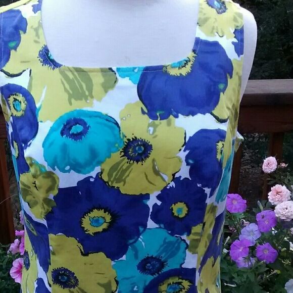 Pretty Floral Dress - Picture 2 of 5